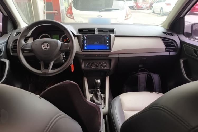 Used Skoda Fabia 2017 1.4L Automatic Car Enjoy Edition Center Console