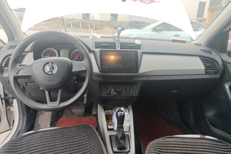 Used Skoda Fabia 2017 1.4L Automatic Car Enjoy Edition Center Console