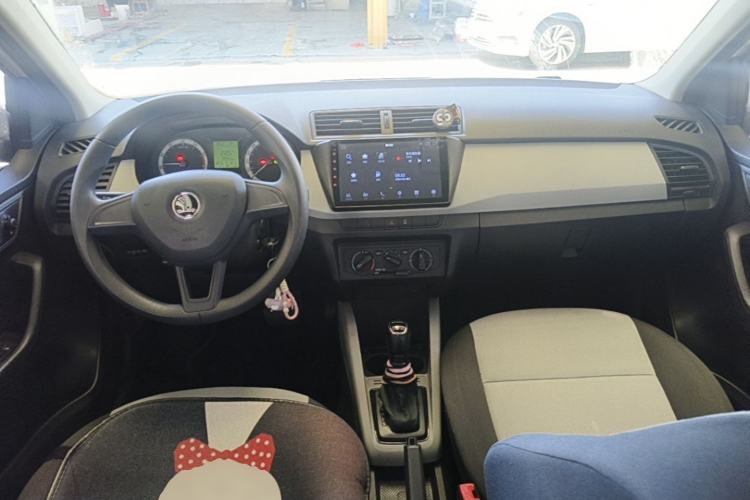 Used Skoda Fabia 2017 1.4L Automatic Car Enjoy Edition Center Console