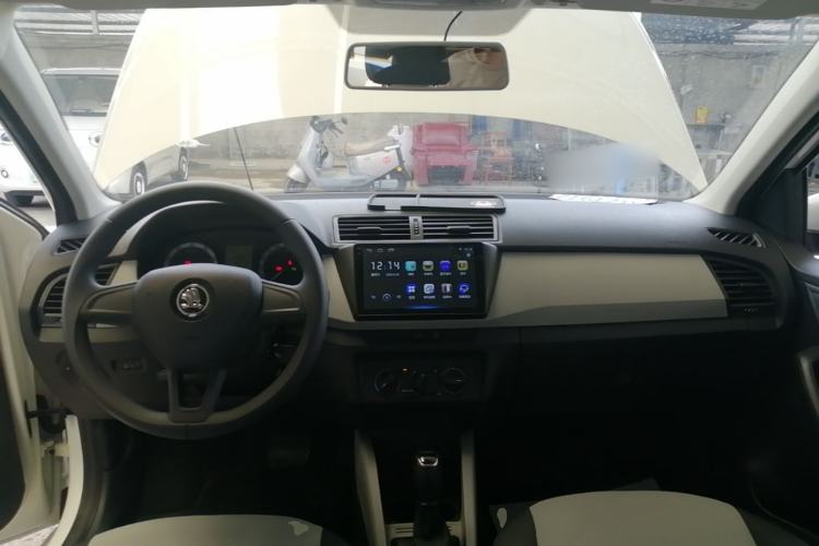 Used Skoda Fabia 2017 1.4L Automatic Car Enjoy Edition Center Console