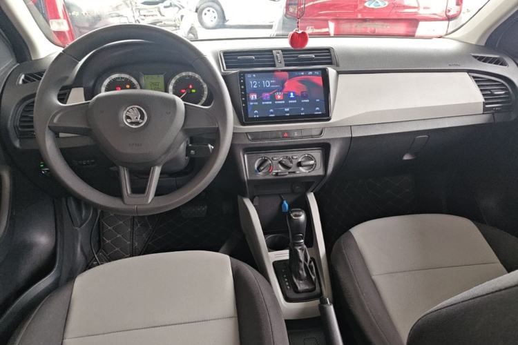 Used Skoda Fabia 2017 1.4L Automatic Car Enjoy Edition Center Console