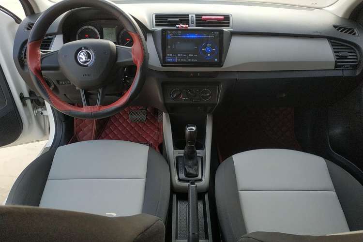 Used Skoda Fabia 2017 1.4L Automatic Car Enjoy Edition Center Console
