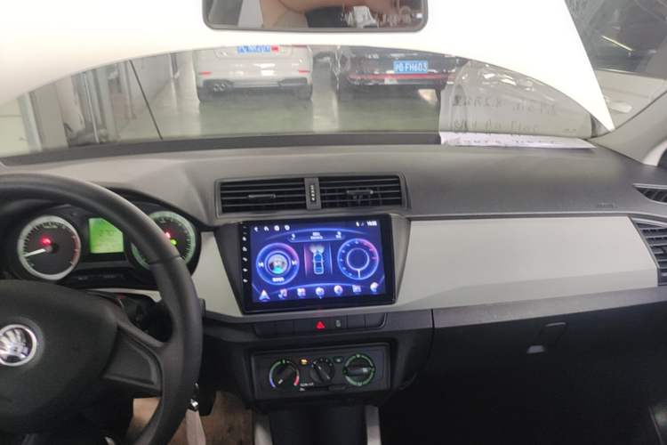 Used Skoda Fabia 2017 1.4L Automatic Car Enjoy Edition Center Console
