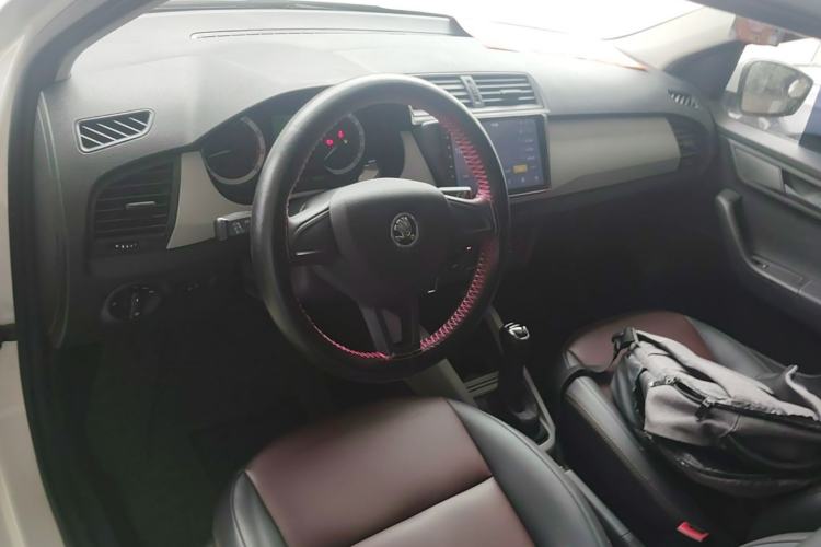 Used Skoda Fabia 2017 1.4L Automatic Car Enjoy Edition Center Console