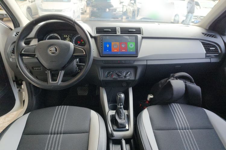 Used Skoda Fabia 2017 1.6L Automatic Sport Edition Center Console
