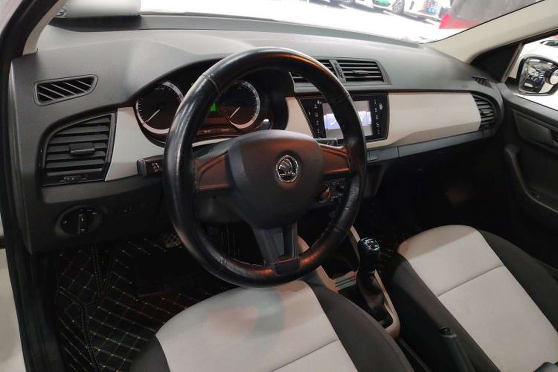Used Skoda Fabia 2017 1.4L Automatic Car Enjoy Edition Center Console