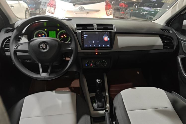 Used Skoda Fabia 2017 1.4L Automatic Car Enjoy Edition Center Console