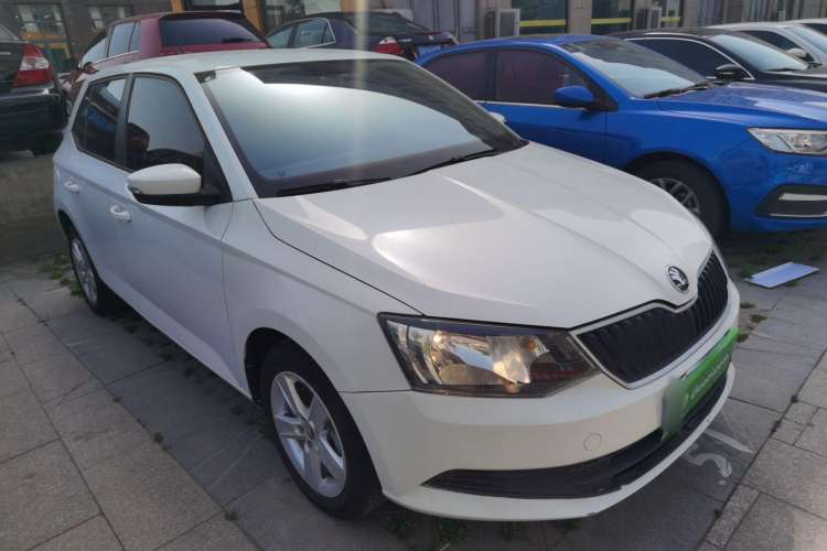 Used Skoda Fabia 2017 1.4L Automatic Car Enjoy Edition Exterior 2