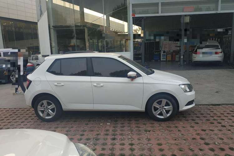 Used Skoda Fabia 2017 1.4L Automatic Car Enjoy Edition Exterior 2