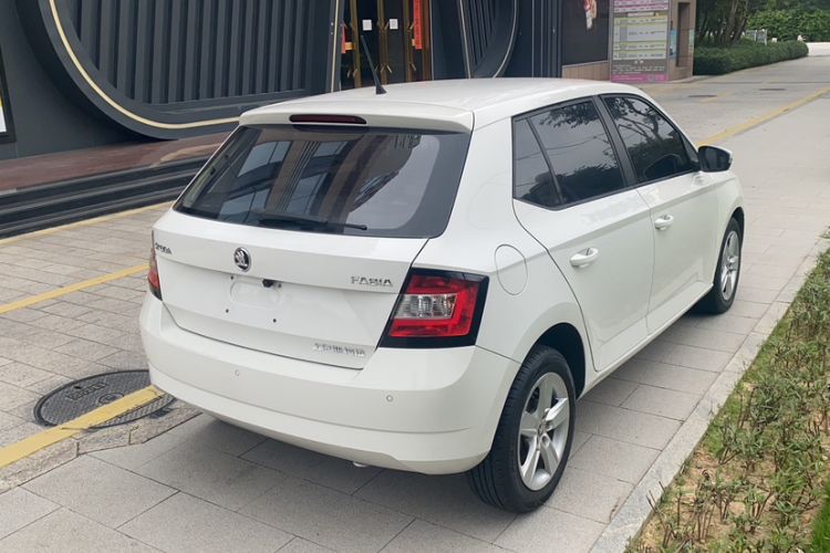 Used Skoda Fabia 2017 1.4L Automatic Car Enjoy Edition Exterior 2