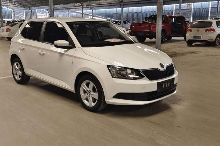 Used Skoda Fabia 2017 1.4L Automatic Car Enjoy Edition Exterior 2