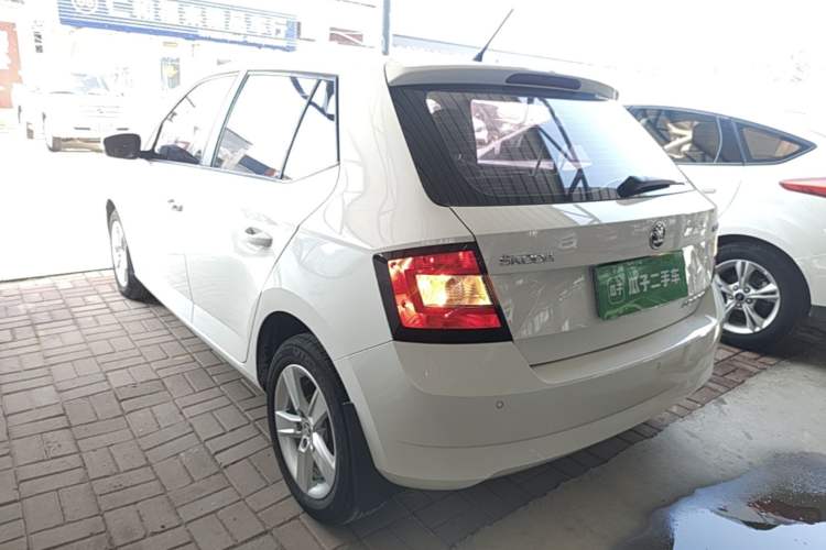Used Skoda Fabia 2017 1.4L Automatic Car Enjoy Edition Exterior 2