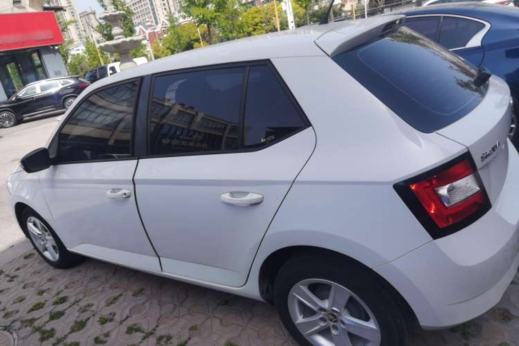 Used Skoda Fabia 2017 1.4L Automatic Car Enjoy Edition Exterior 3