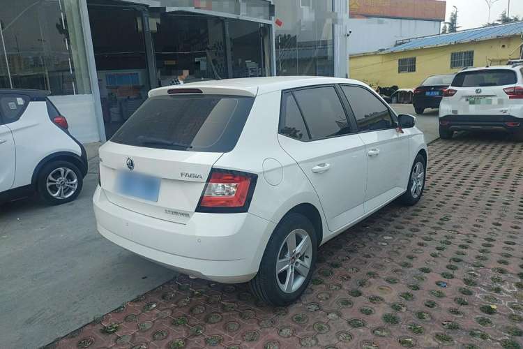 Used Skoda Fabia 2017 1.4L Automatic Car Enjoy Edition Exterior 3