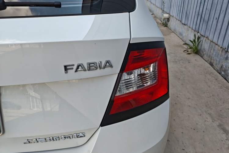 Used Skoda Fabia 2017 1.4L Automatic Car Enjoy Edition Exterior 3