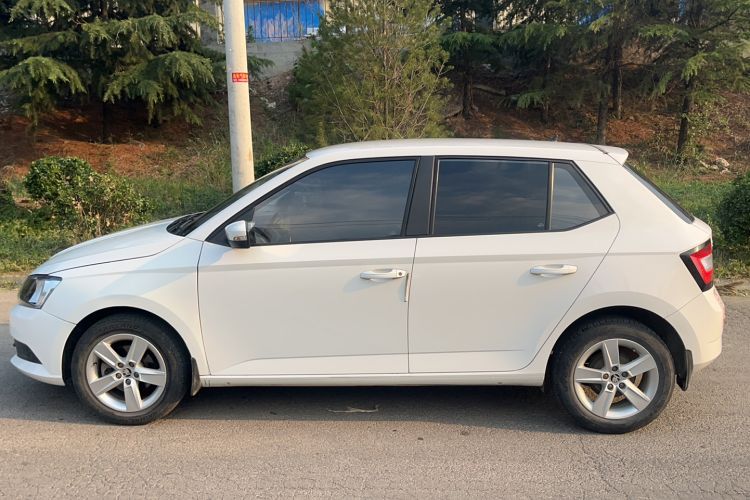 Used Skoda Fabia 2017 1.4L Automatic Car Enjoy Edition Exterior 3