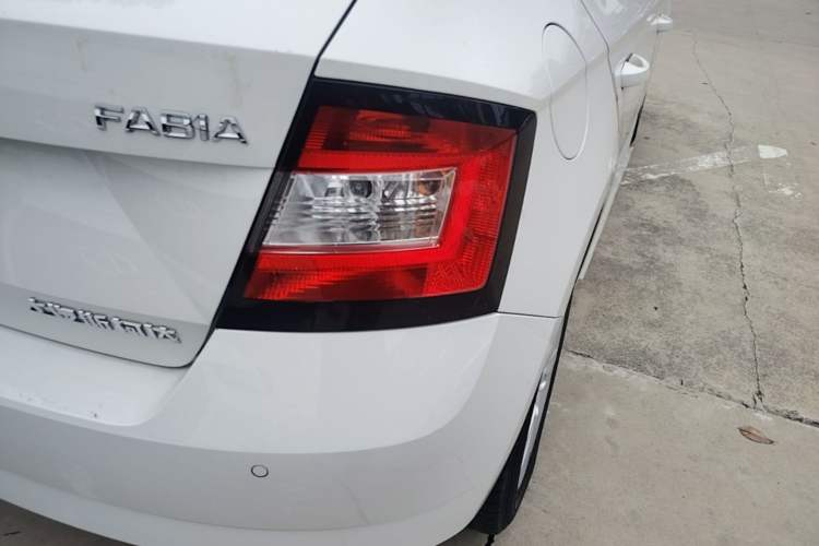 Used Skoda Fabia 2017 1.4L Automatic Car Enjoy Edition Exterior 3