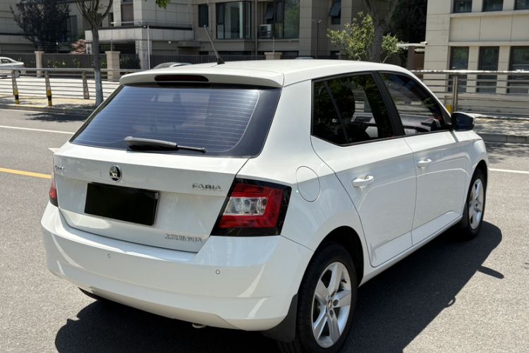 Used Skoda Fabia 2017 1.4L Automatic Car Enjoy Edition Exterior 3