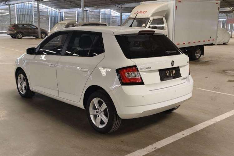 Used Skoda Fabia 2017 1.4L Automatic Car Enjoy Edition Exterior 3