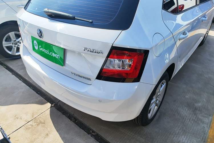 Used Skoda Fabia 2017 1.4L Automatic Car Enjoy Edition Exterior 3
