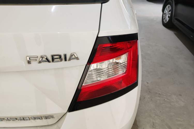Used Skoda Fabia 2017 1.4L Automatic Car Enjoy Edition Exterior 3