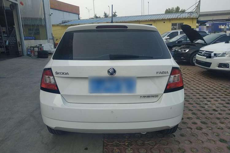 Used Skoda Fabia 2017 1.4L Automatic Car Enjoy Edition Exterior 4