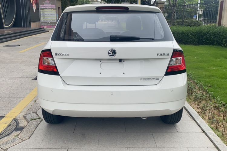 Used Skoda Fabia 2017 1.4L Automatic Car Enjoy Edition Exterior 4