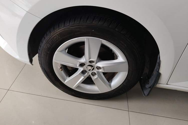 Used Skoda Fabia 2017 1.4L Automatic Car Enjoy Edition Exterior 4
