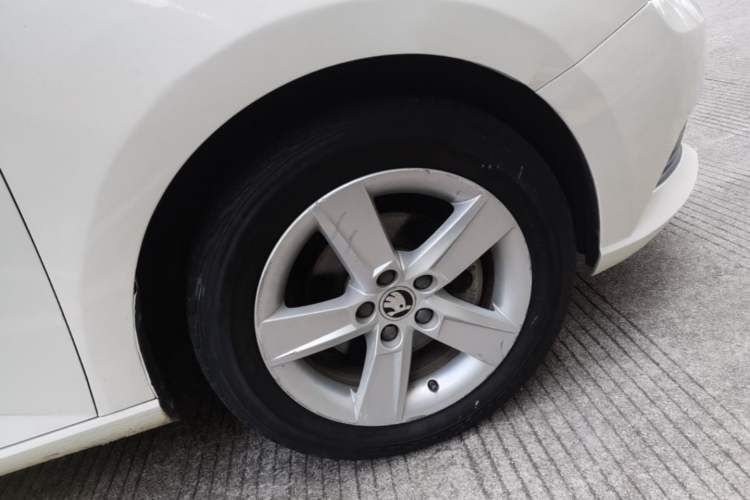 Used Skoda Fabia 2017 1.4L Automatic Car Enjoy Edition Exterior 4