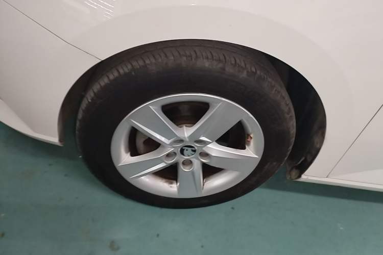 Used Skoda Fabia 2017 1.4L Automatic Car Enjoy Edition Exterior 4