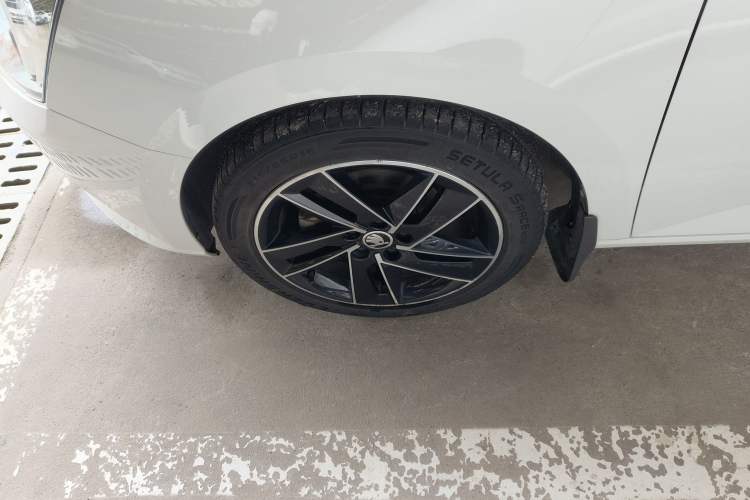 Used Skoda Fabia 2017 1.6L Automatic Sport Edition Exterior 4