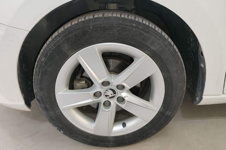 Used Skoda Fabia 2017 1.4L Automatic Car Enjoy Edition Exterior 4