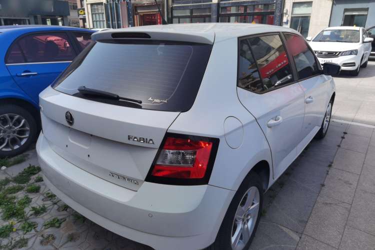 Used Skoda Fabia 2017 1.4L Automatic Car Enjoy Edition Exterior 5