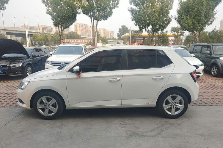 Used Skoda Fabia 2017 1.4L Automatic Car Enjoy Edition Exterior 5