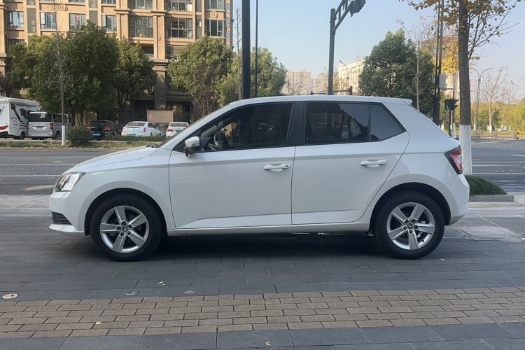 Used Skoda Fabia 2017 1.4L Automatic Car Enjoy Edition Exterior 5