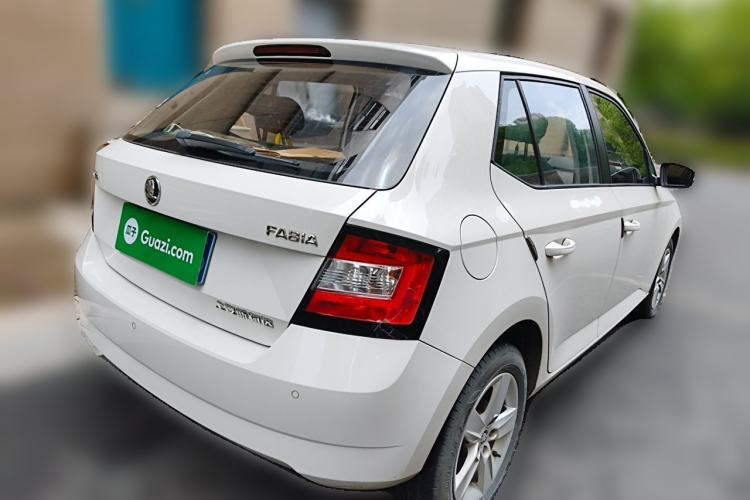 Used Skoda Fabia 2017 1.4L Automatic Car Enjoy Edition Exterior 5