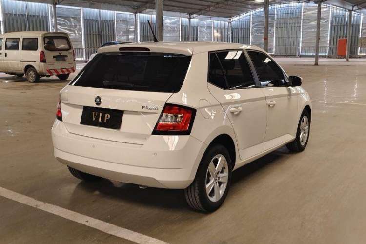 Used Skoda Fabia 2017 1.4L Automatic Car Enjoy Edition Exterior 5