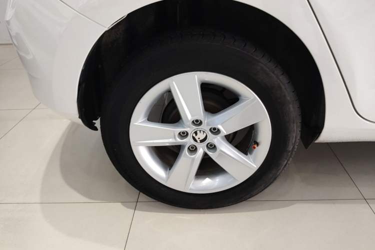 Used Skoda Fabia 2017 1.4L Automatic Car Enjoy Edition Exterior 5