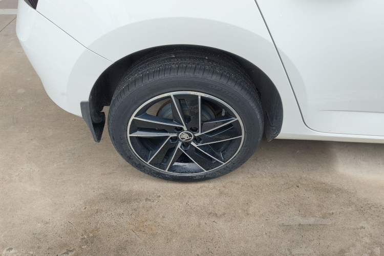 Used Skoda Fabia 2017 1.6L Automatic Sport Edition Exterior 5