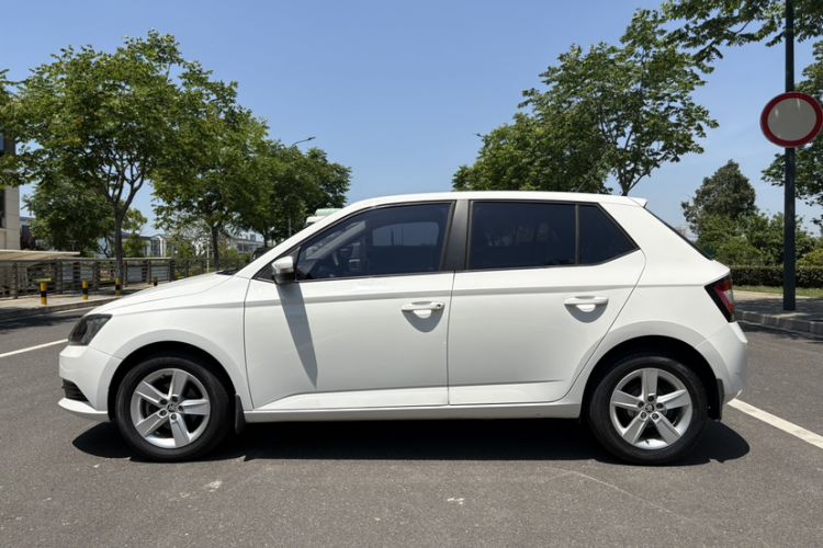 Used Skoda Fabia 2017 1.4L Automatic Car Enjoy Edition Exterior 6