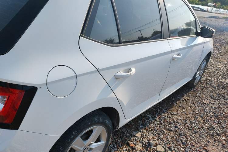 Used Skoda Fabia 2017 1.4L Automatic Car Enjoy Edition Exterior 7