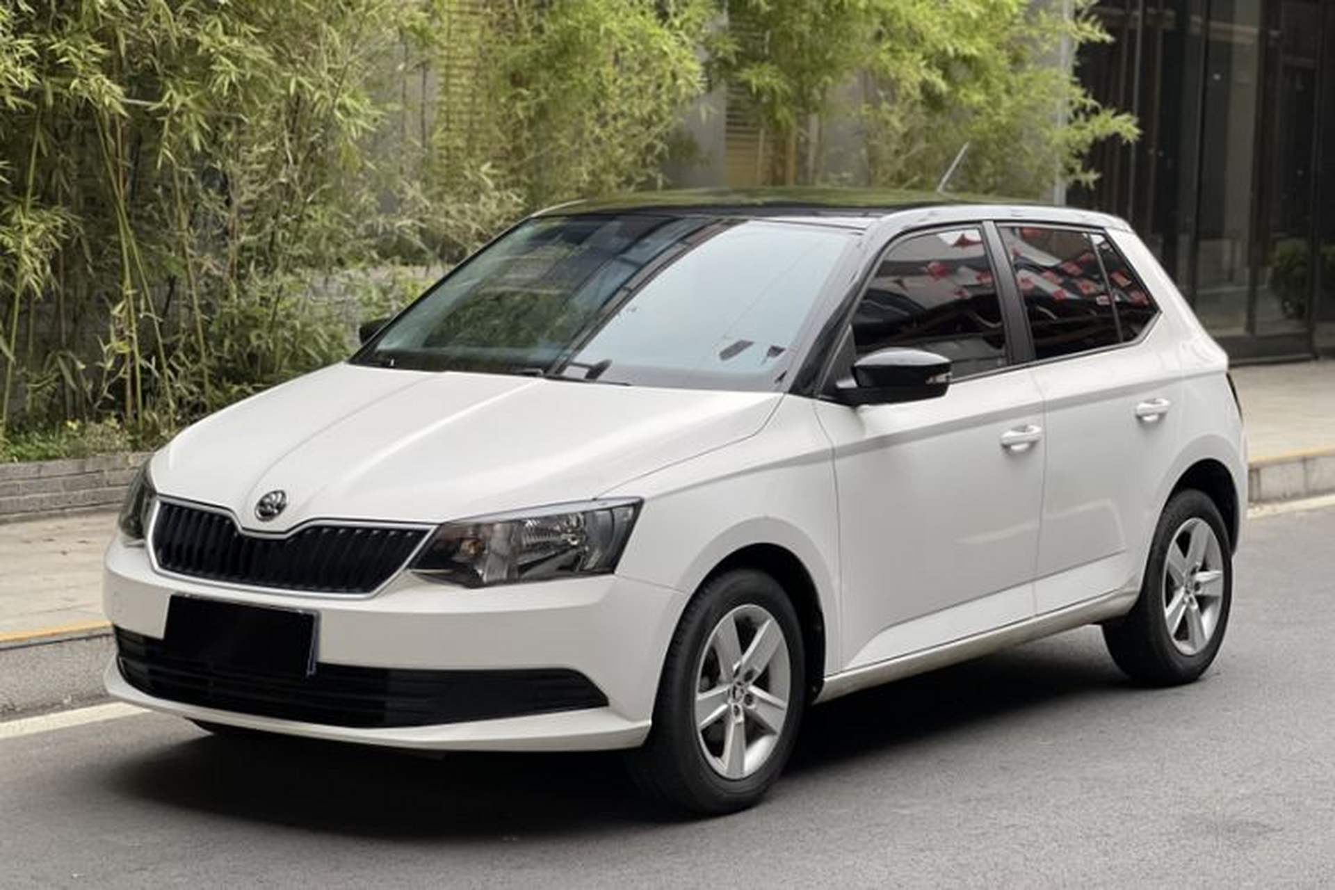 Used Skoda Fabia 2017 1.4L Automatic Car Enjoy Edition Front Left 45 Deg