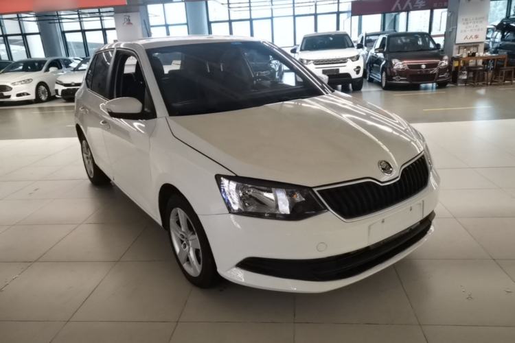 Used Skoda Fabia 2017 1.4L Automatic Car Enjoy Edition Front Right 45 Deg