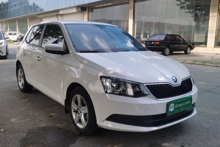 Used Skoda Fabia 2017 1.4L Automatic Car Enjoy Edition Front Right 45 Deg