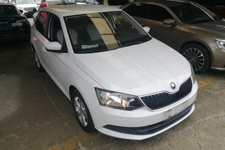 Used Skoda Fabia 2017 1.4L Automatic Car Enjoy Edition Front Right 45 Deg