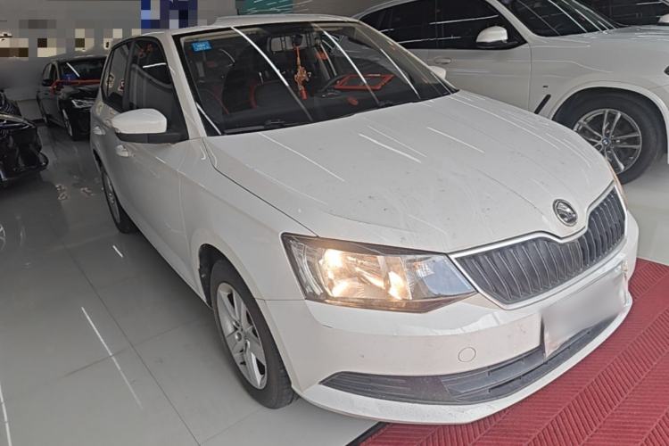 Used Skoda Fabia 2017 1.4L Automatic Car Enjoy Edition Front Right 45 Deg