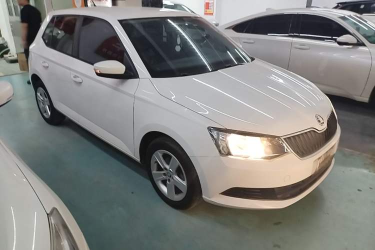 Used Skoda Fabia 2017 1.4L Automatic Car Enjoy Edition Front Right 45 Deg