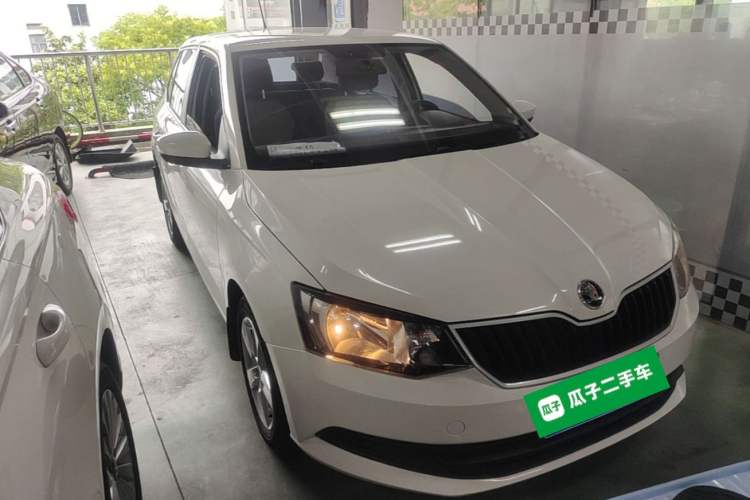 Used Skoda Fabia 2017 1.4L Automatic Car Enjoy Edition Front Right 45 Deg