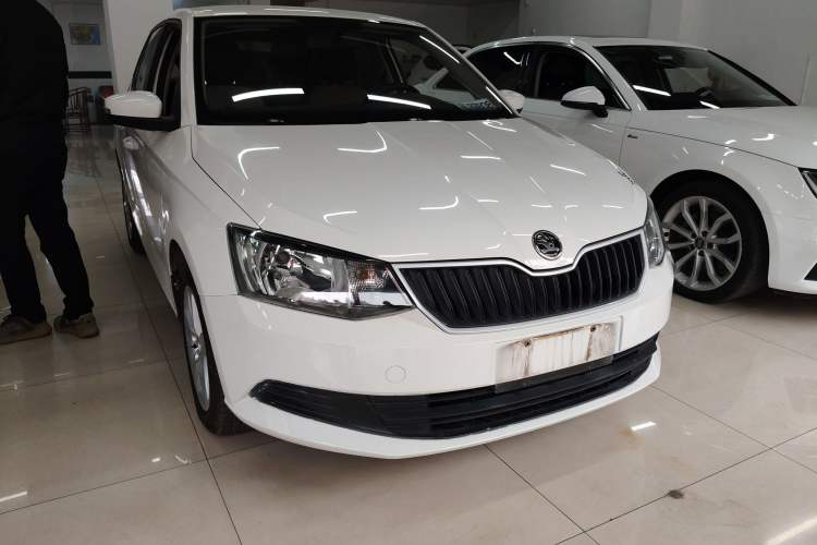 Used Skoda Fabia 2017 1.4L Automatic Car Enjoy Edition Front Right 45 Deg