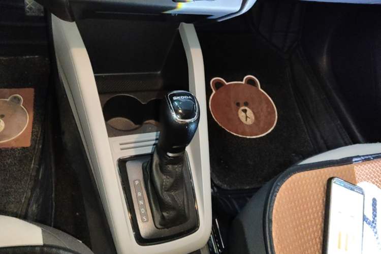 Used Skoda Fabia 2017 1.4L Automatic Car Enjoy Edition Gear Lever
